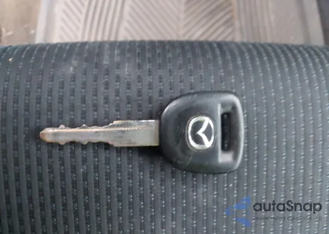 2011 Mazda Mazda3 I Sport z USA, uszkodzony, nr VIN JM1BL1UG6B1418038